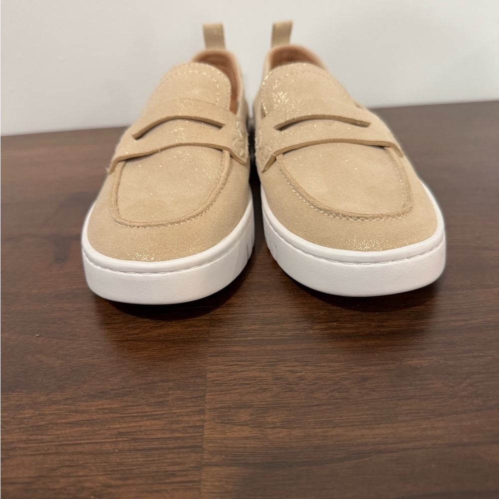 Vionic Women's Beige Slip-On Loafers with White Sole - Picture 4 of 10